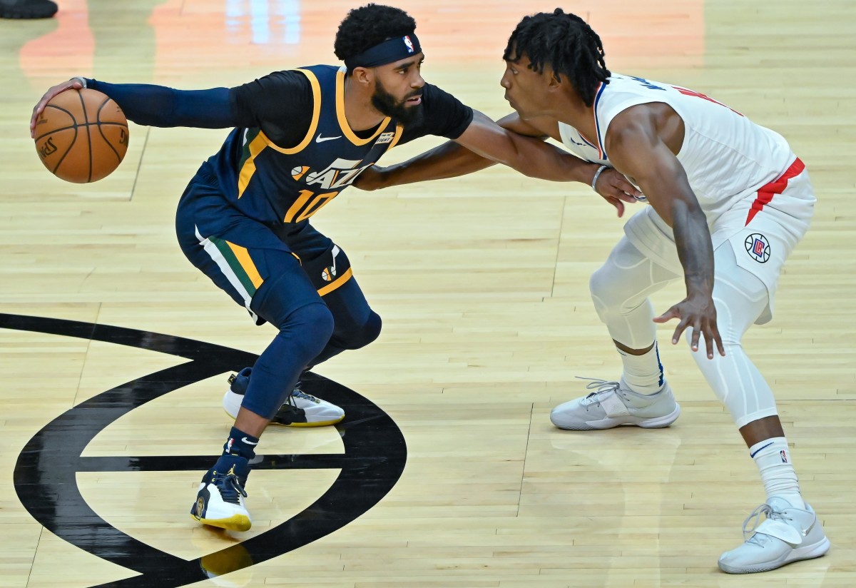 Mike Conley (10) looks to make a play against the Los Angeles Clippers